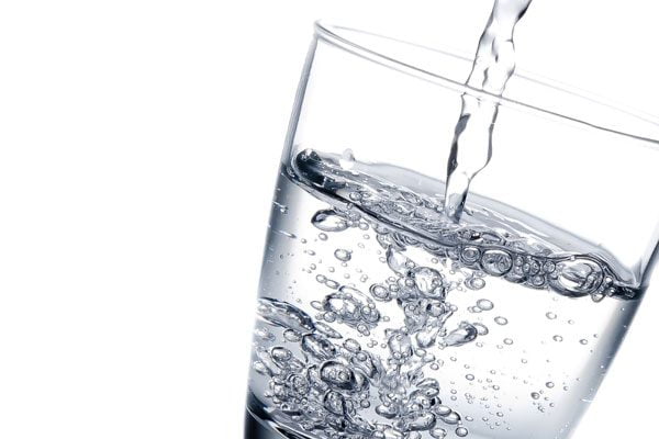 trinken-Ernährungsberatung-Dübendorf-Stettbach Ein Glas Wasser - Irene erklärt im Interview wie richtig trinken